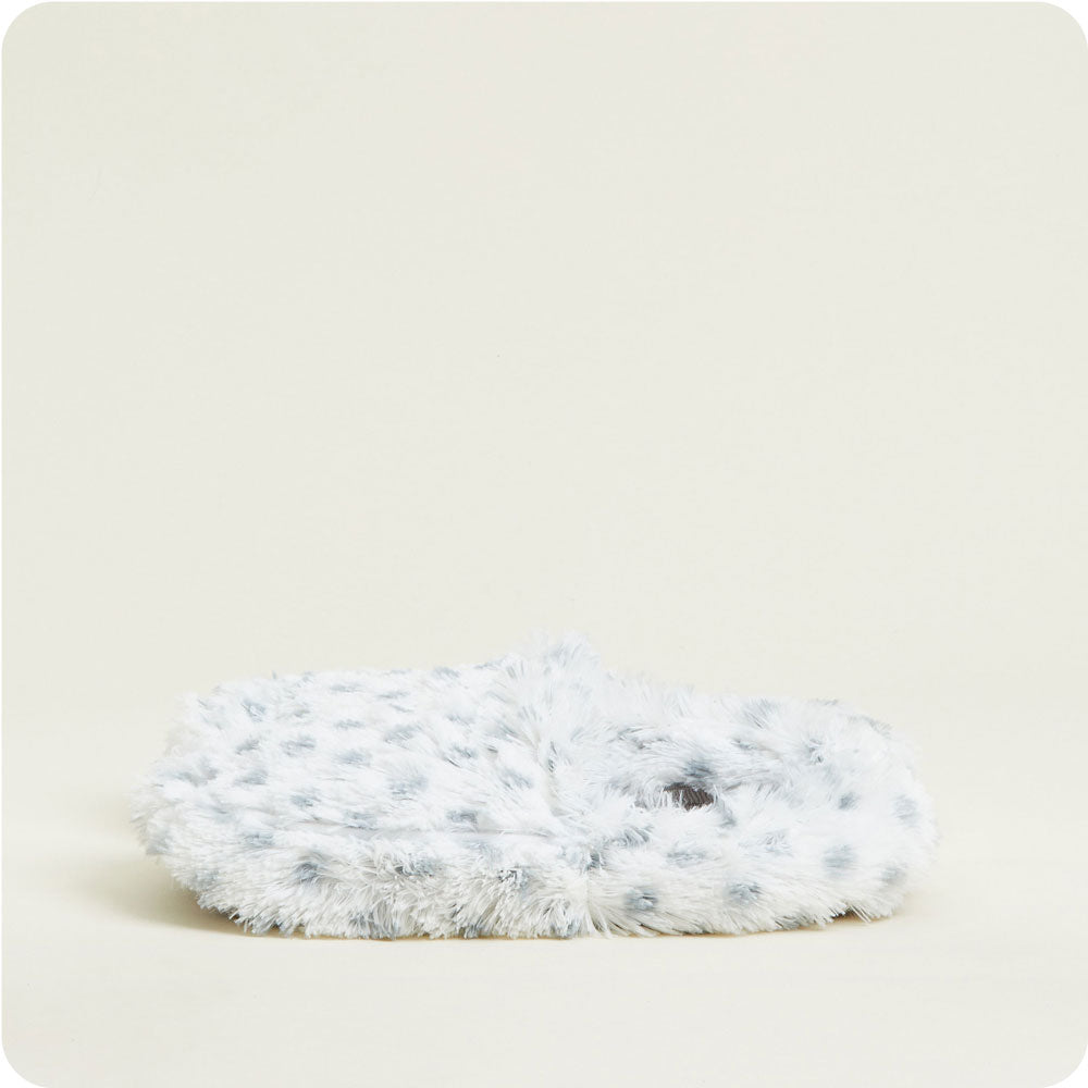 FW-SLI-4-Snowy-Slippers-05-Crop_ff19079a-fa1e-4a81-9619-404d75ee56f6-3