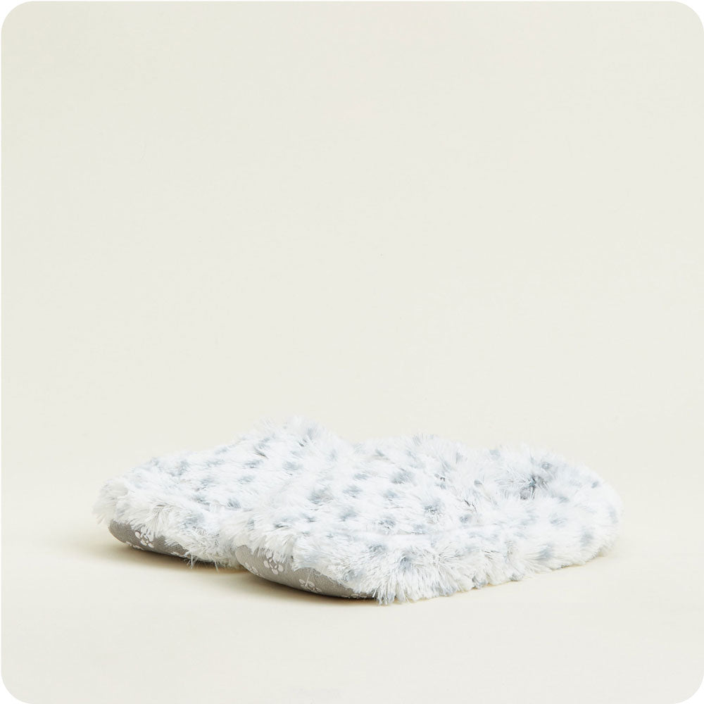 FW-SLI-4-Snowy-Slippers-06-Crop_5386dc30-0f50-4b51-8863-3b028f15e873-3